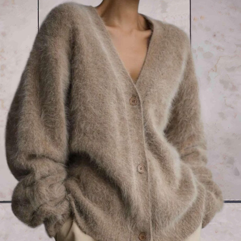 ARIEL | Overdimensjonert genser i mohair med V-hals og knappelukking